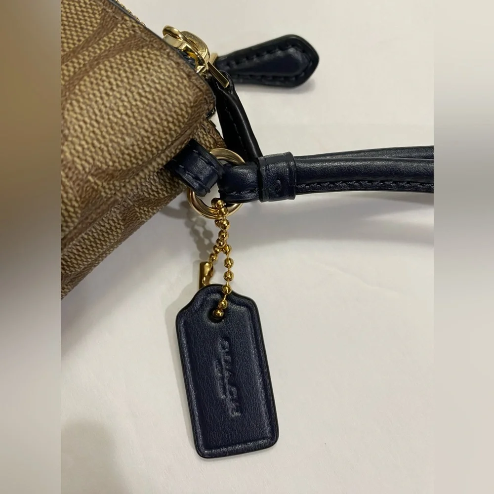 NWT COACH Signature Wristlet Double Zip - Picture 10 of 11